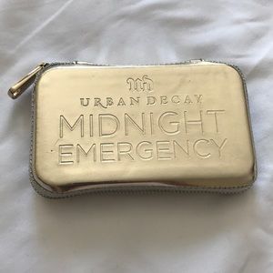 Urban Decay Midnight Emergency Palette
